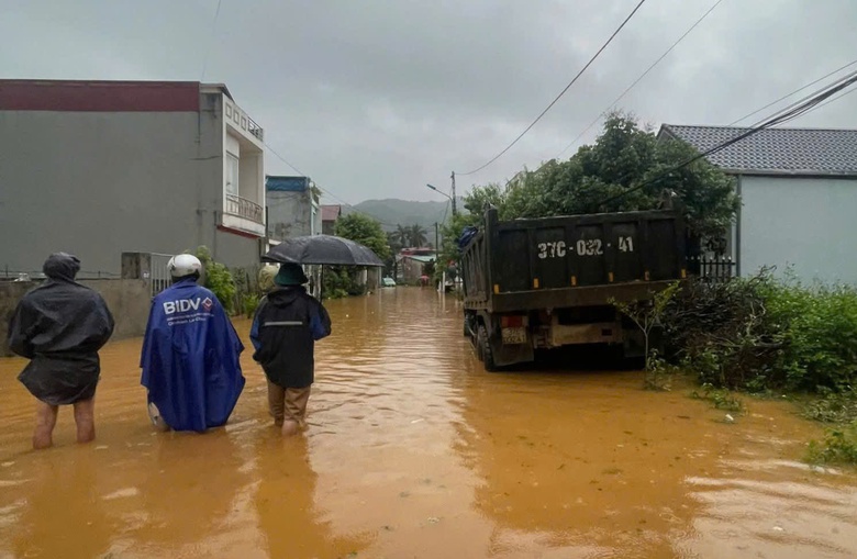 Lai Châu: Sạt lở đất nhiều tuyến đường, giao thông bị chia cắt nghiêm trọng- Ảnh 1. Lai Châu: Sạt lở đất nhiều tuyến đường, giao thông bị chia cắt nghiêm trọng- Ảnh 1.