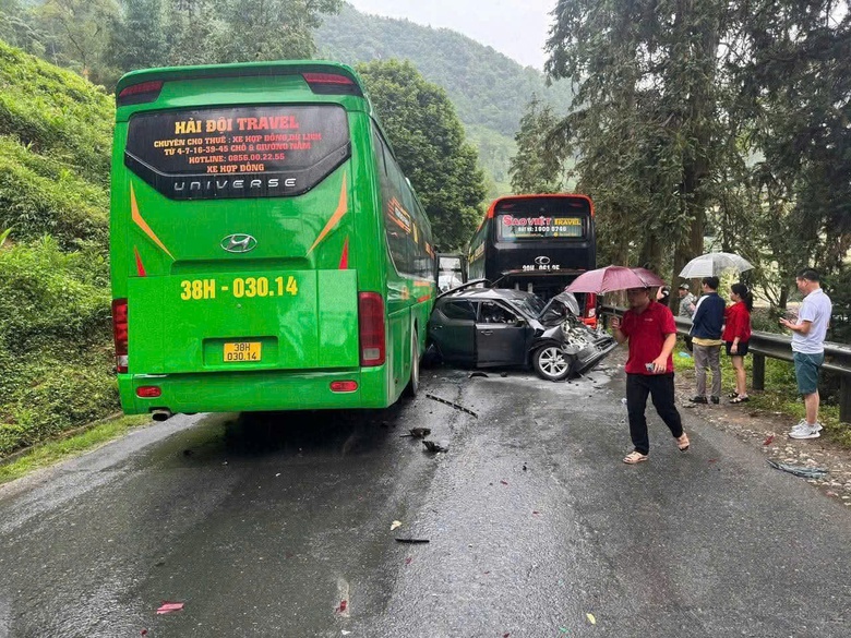 Tai nạn li&ecirc;n ho&agrave;n ở Sa Pa, một thai phụ bị thương- Ảnh 1.