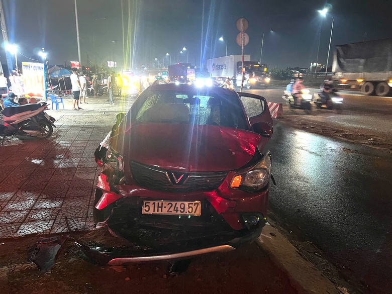 Tai nạn li&ecirc;n ho&agrave;n ở B&igrave;nh Dương, 3 người bị thương- Ảnh 1.