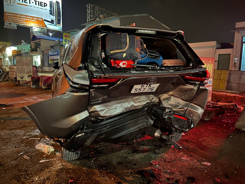 Tai nạn li&ecirc;n ho&agrave;n ở B&igrave;nh Dương, 3 người bị thương- Ảnh 4.