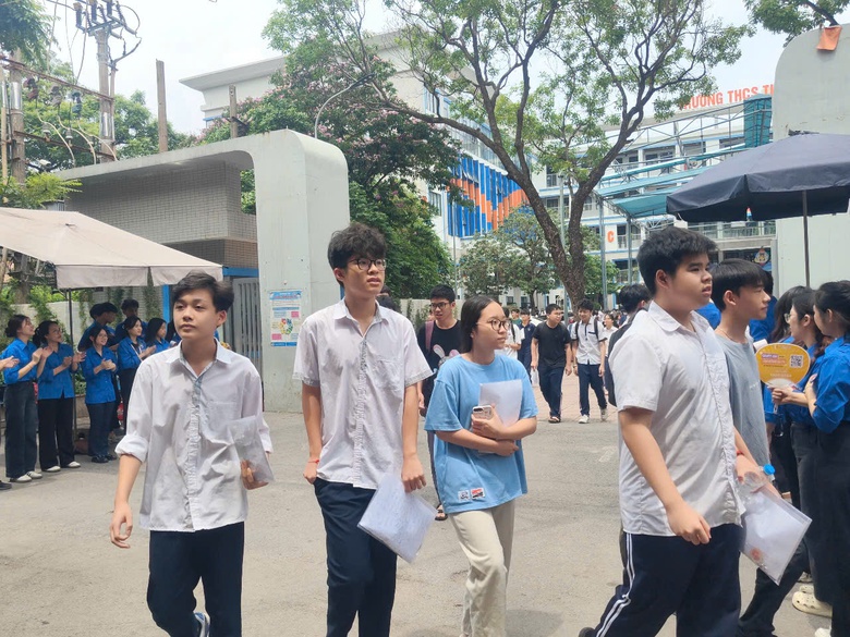 Gần 13.100 th&iacute; sinh H&agrave; Nội tiếp tục thi v&agrave;o lớp 10 chuy&ecirc;n- Ảnh 2.