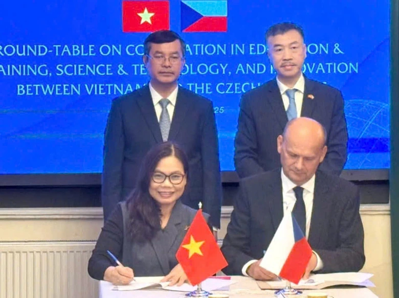 Học viện H&agrave;ng kh&ocirc;ng Việt Nam th&uacute;c đẩy hợp t&aacute;c gi&aacute;o dục với Cộng ho&agrave; S&eacute;c- Ảnh 1.