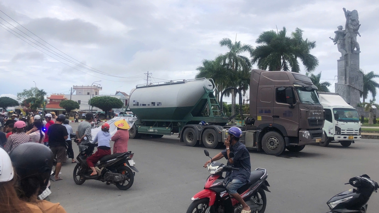 Va chạm với xe bồn, một người tử vong tại chỗ- Ảnh 1.