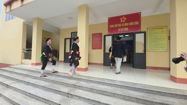 Ngày đầu vận hành, các "siêu phường xã" đông người dân làm thủ tục- Ảnh 2. Ngày đầu vận hành, các "siêu phường xã" đông người dân làm thủ tục- Ảnh 2.