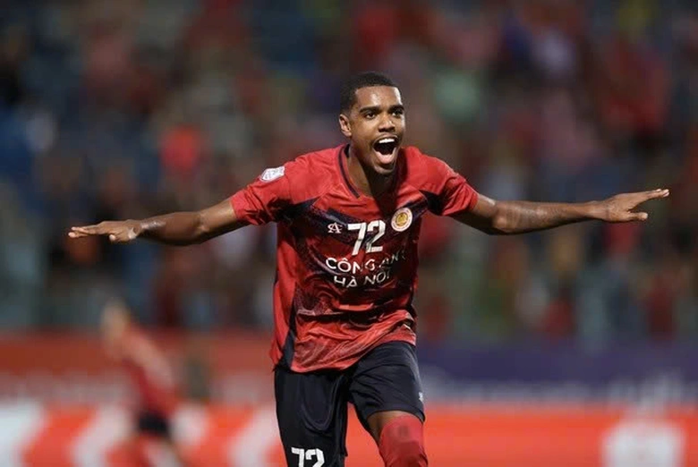 Cầu thủ xuất sắc nhất V-League 2024-2025 gọi t&ecirc;n Alan Grafite- Ảnh 1.