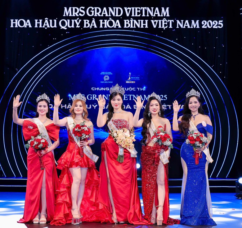 Hoa hậu Qu&yacute; b&agrave; H&ograve;a b&igrave;nh Việt Nam 2025 Nguyễn Thị Thưa đang theo học tiến sĩ- Ảnh 2.