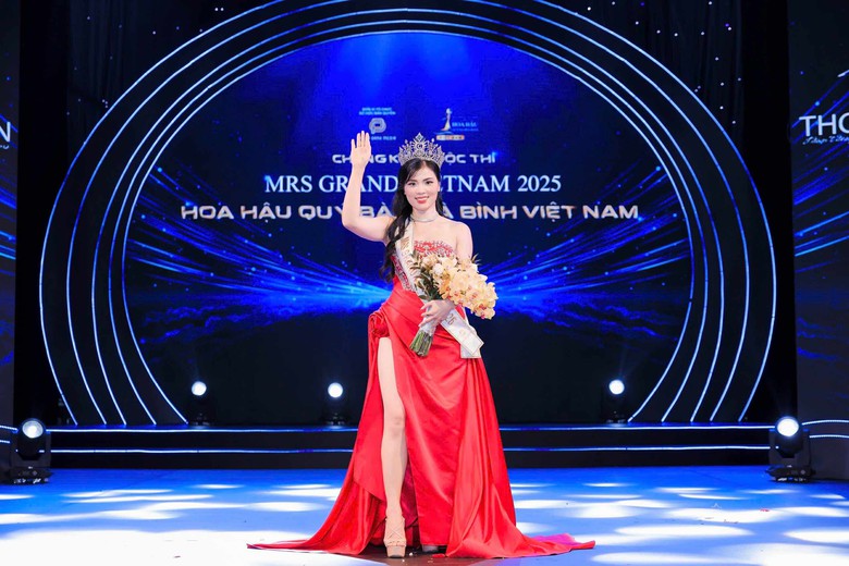 Hoa hậu Qu&yacute; b&agrave; H&ograve;a b&igrave;nh Việt Nam 2025 Nguyễn Thị Thưa đang theo học tiến sĩ- Ảnh 1.