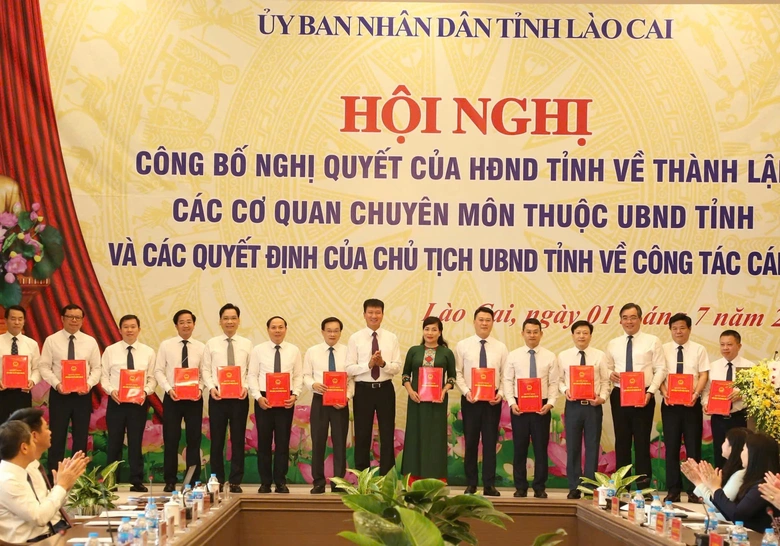 &Ocirc;ng Ph&iacute; C&ocirc;ng Hoan l&agrave;m Gi&aacute;m đốc Sở X&acirc;y dựng tỉnh L&agrave;o Cai- Ảnh 1.