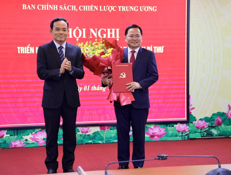 Bổ nhiệm hai Ph&oacute; trưởng Ban Ch&iacute;nh s&aacute;ch, Chiến lược Trung ương- Ảnh 1.