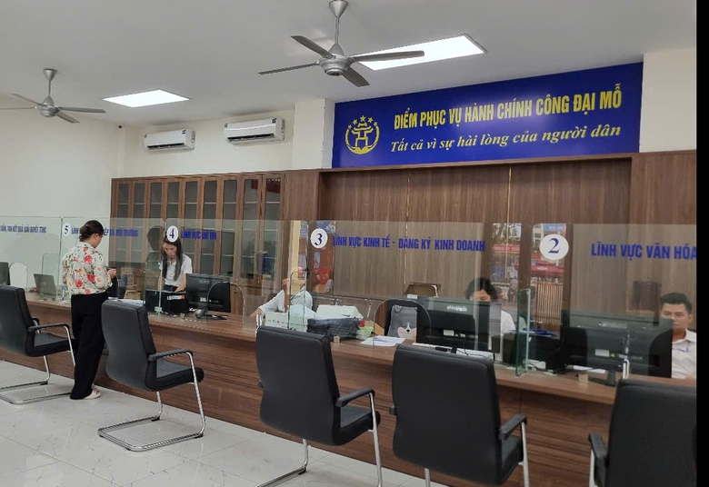 Ng&agrave;y đầu vận h&agrave;nh ch&iacute;nh quyền 2 cấp của c&aacute;c phường, x&atilde; tại Thủ đ&ocirc; H&agrave; Nội- Ảnh 7.