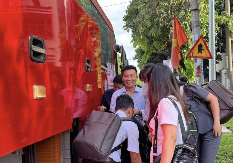 H&agrave;ng trăm c&aacute;n bộ vượt hơn 100km đến Đồng Nai l&agrave;m việc trong ng&agrave;y đầu s&aacute;p nhập- Ảnh 3.