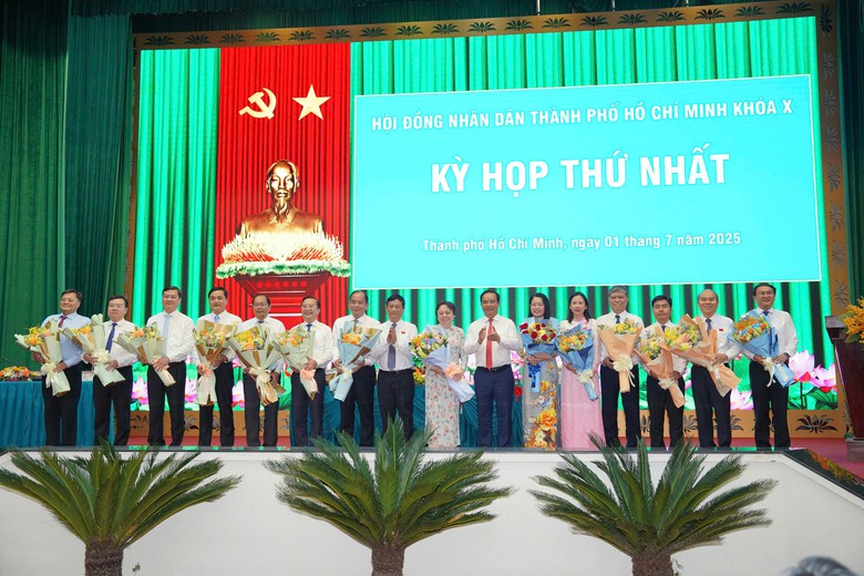 TP.HCM trao quyết định bổ nhiệm l&atilde;nh đạo 15 sở, ng&agrave;nh sau s&aacute;p nhập- Ảnh 2.