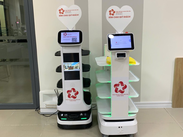 "Cán bộ robot" giúp người dân làm thủ tục hành chính tại TP.HCM- Ảnh 1. "Cán bộ robot" giúp người dân làm thủ tục hành chính tại TP.HCM- Ảnh 1.