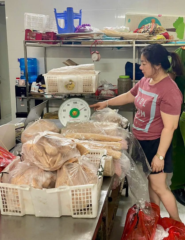 Tuy&ecirc;n Quang: Khởi tố 2 đối tượng sử dụng h&agrave;n the trong chế biến thực phẩm- Ảnh 2.