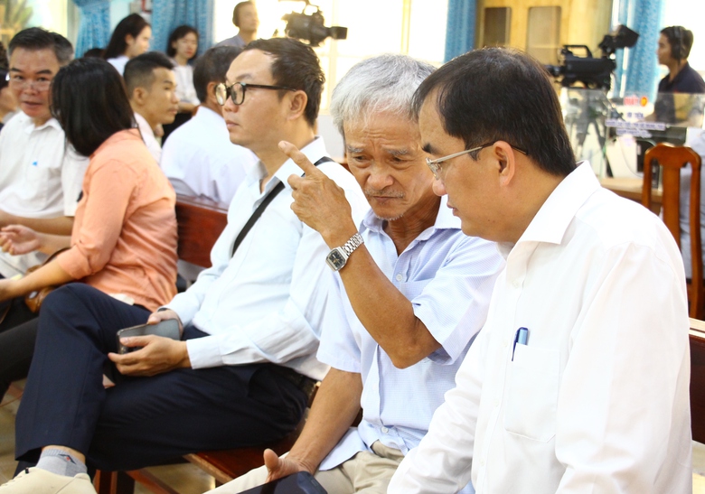 Ng&agrave;y đầu vận h&agrave;nh, c&aacute;c "si&ecirc;u phường x&atilde;" đ&ocirc;ng người d&acirc;n l&agrave;m thủ tục- Ảnh 14.