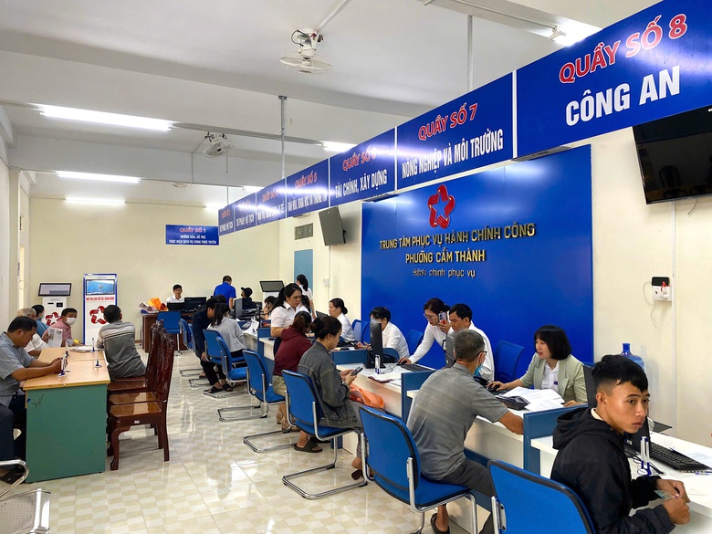 Ngày đầu vận hành, các "siêu phường xã" đông người dân làm thủ tục- Ảnh 13. Ngày đầu vận hành, các "siêu phường xã" đông người dân làm thủ tục- Ảnh 13.