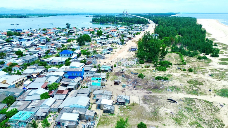 C&ograve;n vướng 1,6km mặt bằng, cầu vượt biển d&agrave;i nhất miền Trung c&oacute; c&aacute;n đ&iacute;ch đ&uacute;ng hẹn 31/12?- Ảnh 2.