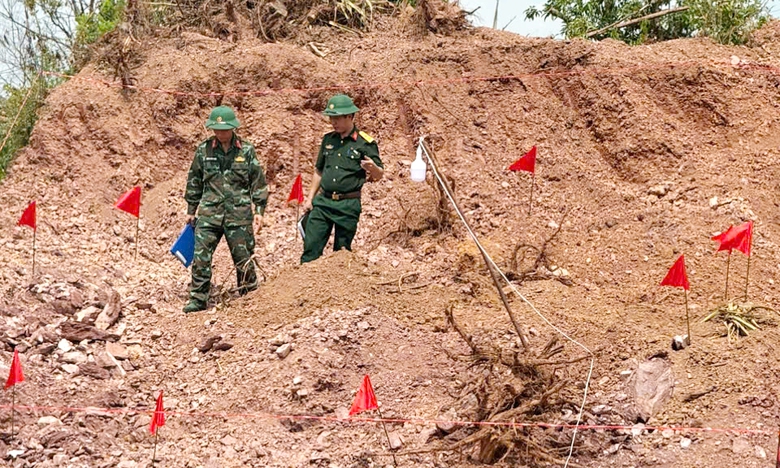 Ph&aacute;t hiện quả bom 100kg khi cải tạo vườn nh&agrave; ở Bắc Ninh- Ảnh 1.