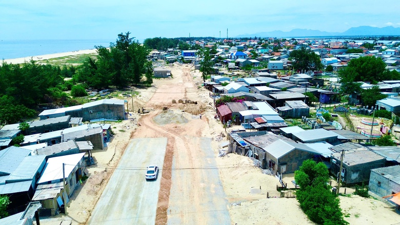C&ograve;n vướng 1,6km mặt bằng, cầu vượt biển d&agrave;i nhất miền Trung c&oacute; c&aacute;n đ&iacute;ch đ&uacute;ng hẹn 31/12?- Ảnh 3.