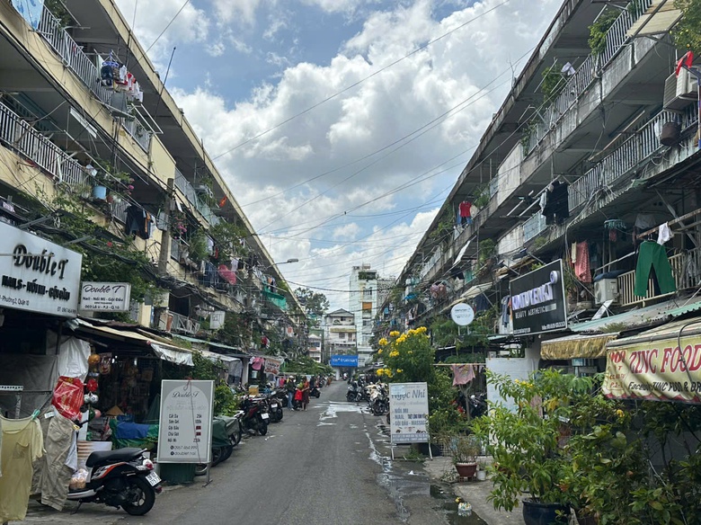 TP.HCM: Lồng sắt qu&acirc;y k&iacute;n ban c&ocirc;ng, tiện &iacute;ch hay hiểm họa?- Ảnh 7.