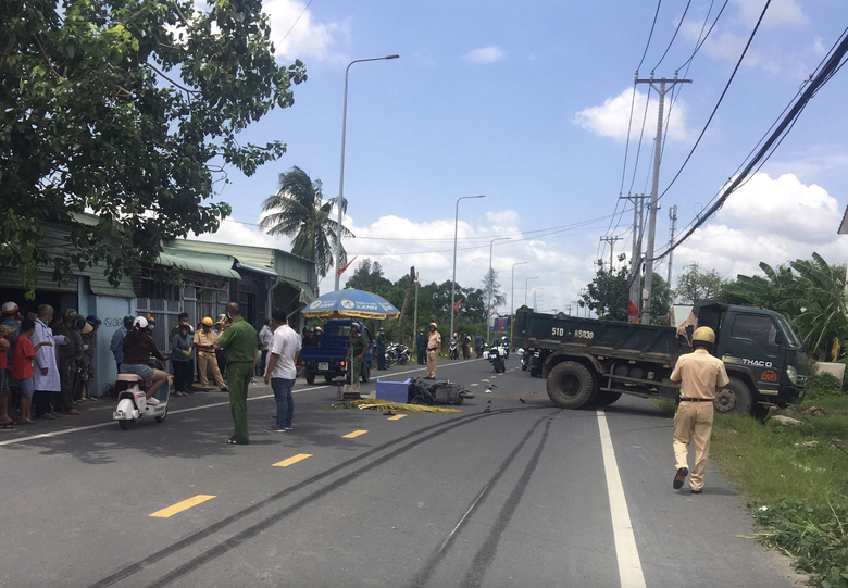 Hiện trường vụ tai nạn khiến ba mẹ con thương vong.
