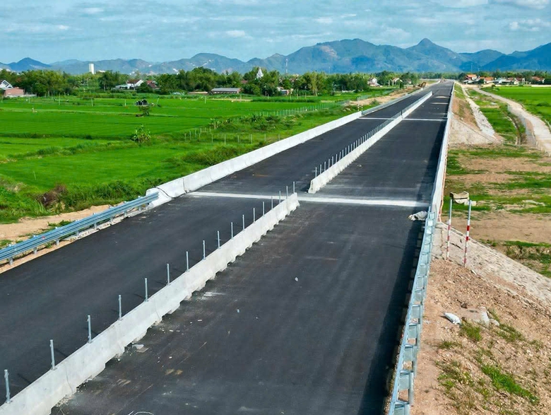 Cao tốc Ho&agrave;i Nhơn - Quy Nhơn vượt tiến độ nhờ thi đua 500 ng&agrave;y đ&ecirc;m- Ảnh 3.
