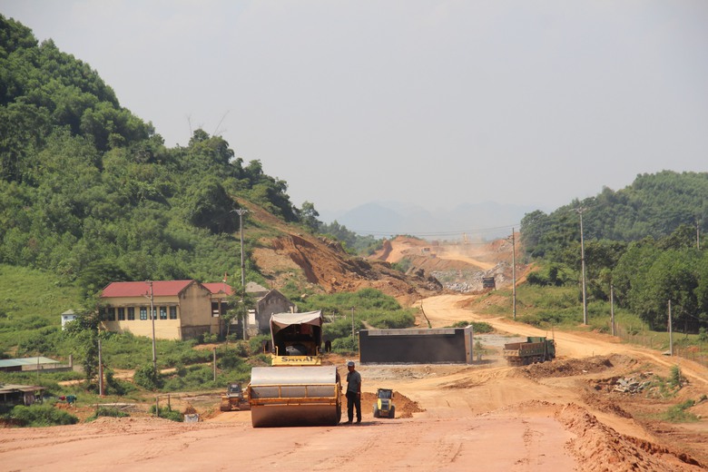 Cao tốc Tuy&ecirc;n Quang - H&agrave; Giang: Tăng tốc thi c&ocirc;ng, nỗ lực c&aacute;n đ&iacute;ch đ&uacute;ng hạn 19/12- Ảnh 3.