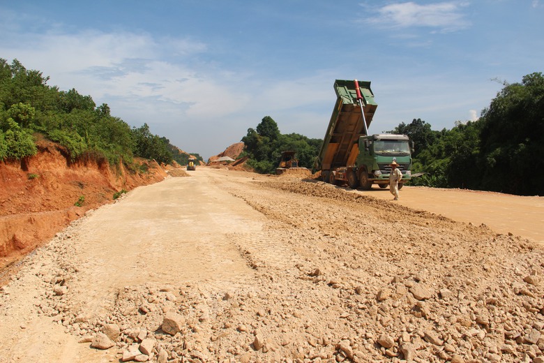 Cao tốc Tuy&ecirc;n Quang - H&agrave; Giang: Tăng tốc thi c&ocirc;ng, nỗ lực c&aacute;n đ&iacute;ch đ&uacute;ng hạn 19/12- Ảnh 4.