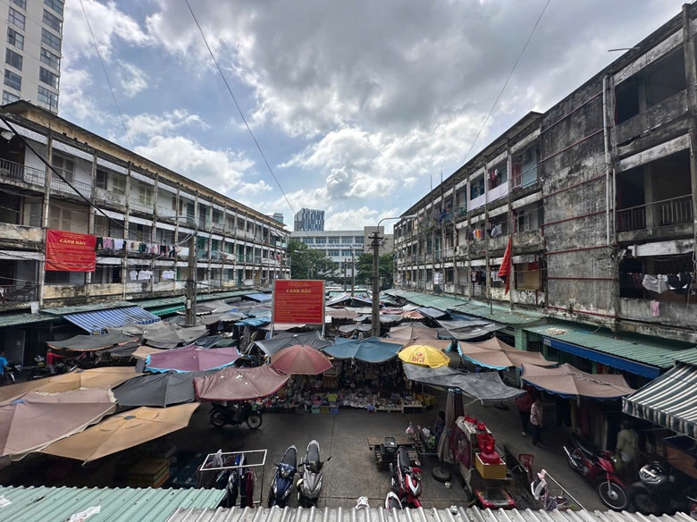 TP.HCM: Lồng sắt qu&acirc;y k&iacute;n ban c&ocirc;ng, tiện &iacute;ch hay hiểm họa?- Ảnh 11.