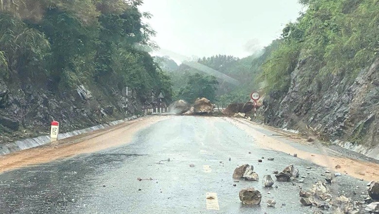 Bộ X&acirc;y dựng ra C&ocirc;ng điện ứng ph&oacute; mưa lũ, sạt lở tại Bắc Bộ v&agrave; Thanh H&oacute;a- Ảnh 1.