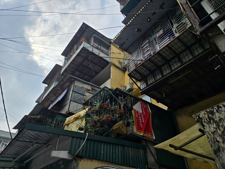 H&agrave; Nội: Nhiều khu tập thể cũ xuống cấp, tiềm ẩn nguy cơ ch&aacute;y nổ nghi&ecirc;m trọng- Ảnh 2.