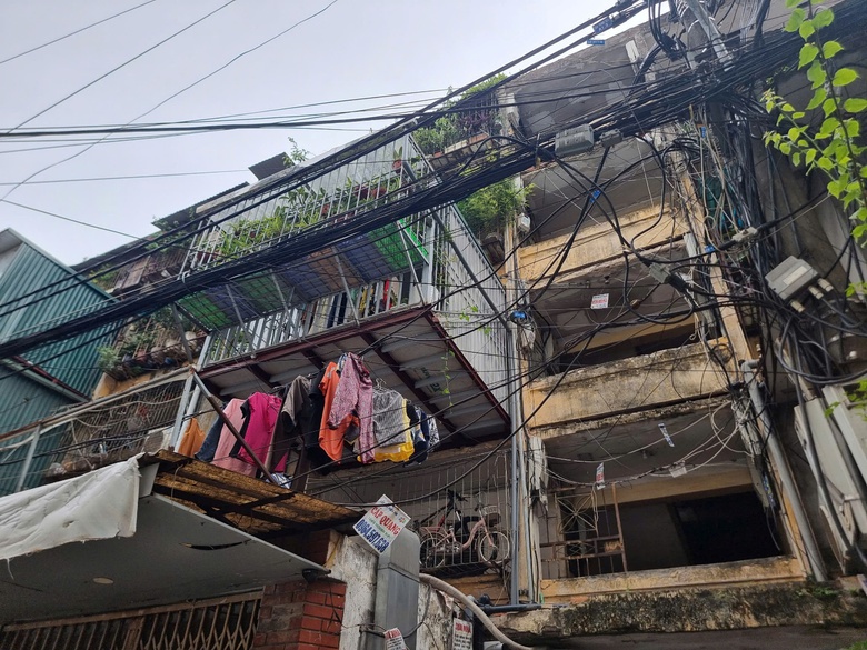 H&agrave; Nội: Nhiều khu tập thể cũ xuống cấp, tiềm ẩn nguy cơ ch&aacute;y nổ nghi&ecirc;m trọng- Ảnh 4.