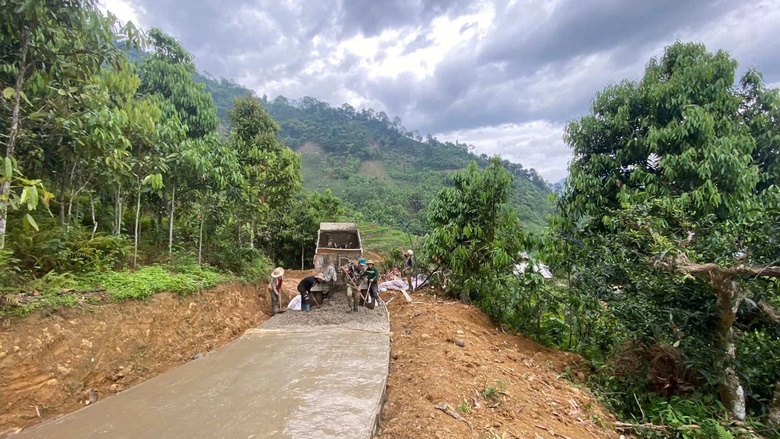 Yên Bái: 400 hộ hiến đất, mở đường nối bản nghèo với trung tâm huyện- Ảnh 3. Yên Bái: 400 hộ hiến đất, mở đường nối bản nghèo với trung tâm huyện- Ảnh 3.