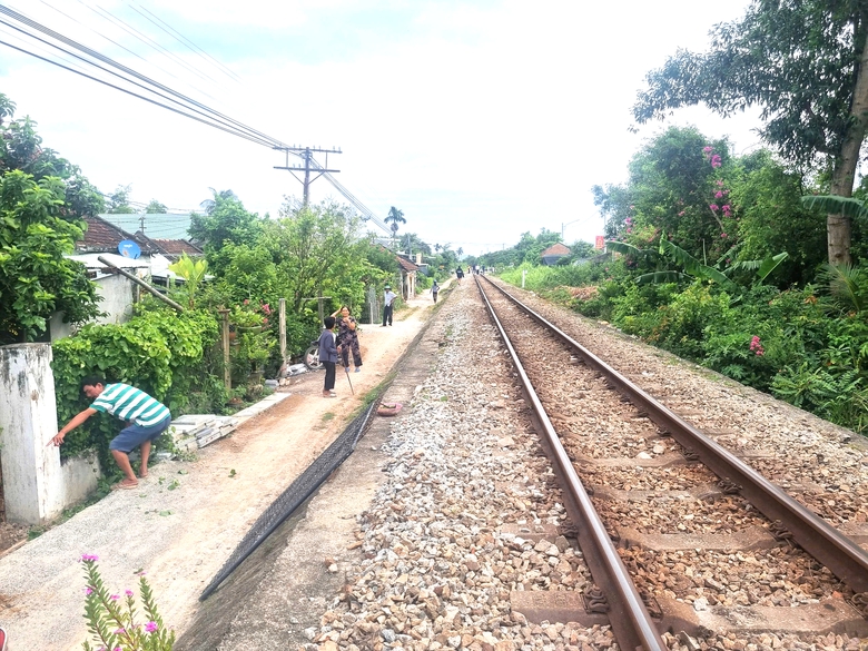 Gia Lai xóa lối đi tự mở qua đường sắt từng gây tai nạn chết người- Ảnh 5. Gia Lai xóa lối đi tự mở qua đường sắt từng gây tai nạn chết người- Ảnh 5.