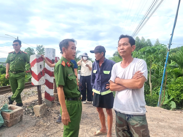 Gia Lai xóa lối đi tự mở qua đường sắt từng gây tai nạn chết người- Ảnh 3. Gia Lai xóa lối đi tự mở qua đường sắt từng gây tai nạn chết người- Ảnh 3.