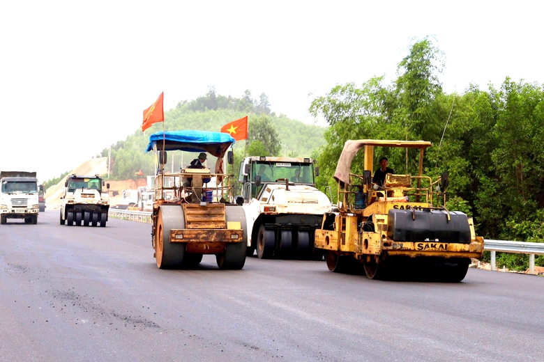 Cao tốc Ho&agrave;i Nhơn - Quy Nhơn vượt tiến độ nhờ thi đua 500 ng&agrave;y đ&ecirc;m- Ảnh 2.