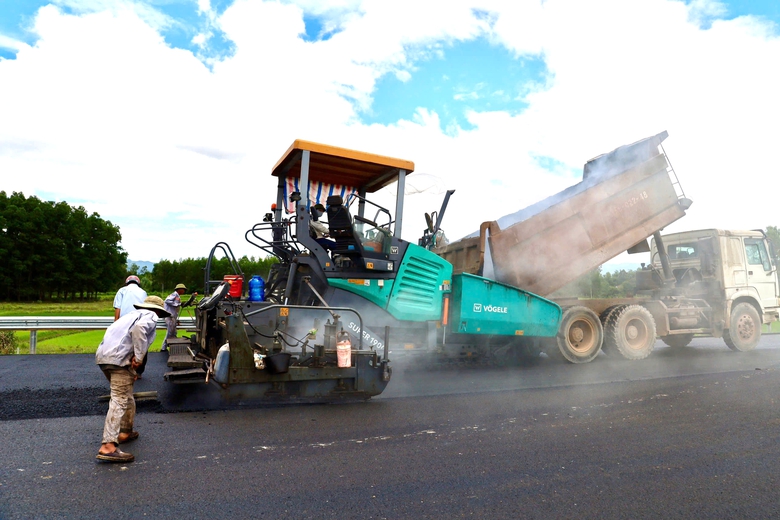 Cao tốc Ho&agrave;i Nhơn - Quy Nhơn vượt tiến độ nhờ thi đua 500 ng&agrave;y đ&ecirc;m- Ảnh 1.