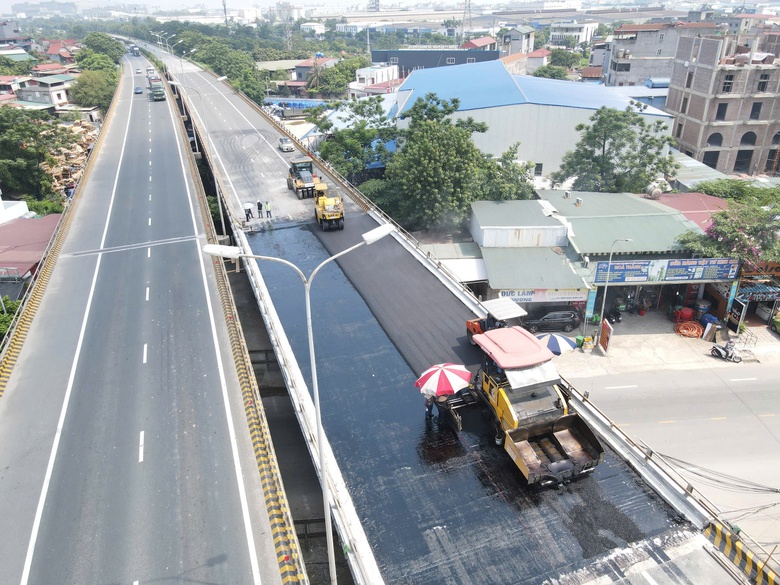 Cầu huyết mạch trên QL18 thông xe, tài xế vui mừng không còn lo tắc đường- Ảnh 1. Cầu huyết mạch trên QL18 thông xe, tài xế vui mừng không còn lo tắc đường- Ảnh 1.