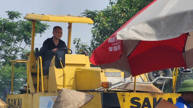 Cầu huyết mạch trên QL18 thông xe, tài xế vui mừng không còn lo tắc đường- Ảnh 9. Cầu huyết mạch trên QL18 thông xe, tài xế vui mừng không còn lo tắc đường- Ảnh 9.