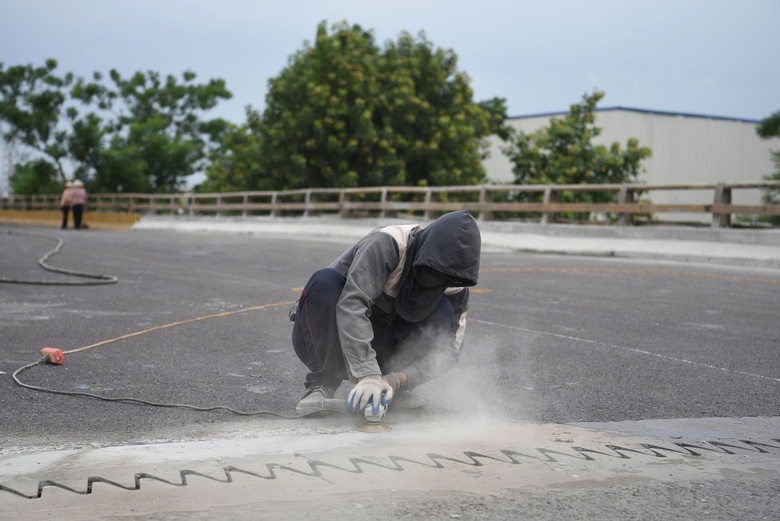 Cầu huyết mạch trên QL18 thông xe, tài xế vui mừng không còn lo tắc đường- Ảnh 13. Cầu huyết mạch trên QL18 thông xe, tài xế vui mừng không còn lo tắc đường- Ảnh 13.