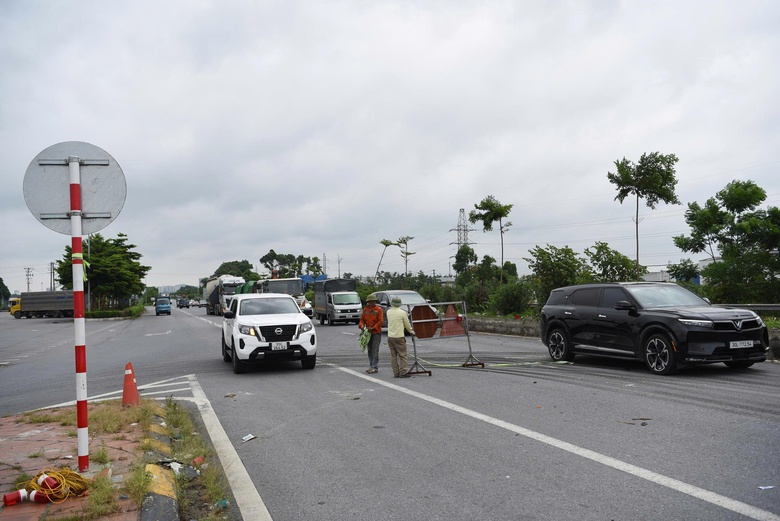 Cầu huyết mạch trên QL18 thông xe, tài xế vui mừng không còn lo tắc đường- Ảnh 11. Cầu huyết mạch trên QL18 thông xe, tài xế vui mừng không còn lo tắc đường- Ảnh 11.