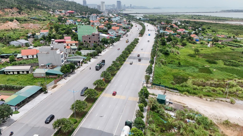 Cần sớm khắc phục t&igrave;nh trạng mờ vạch kẻ đường tr&ecirc;n QL18 đoạn qua TP Hạ Long- Ảnh 1.