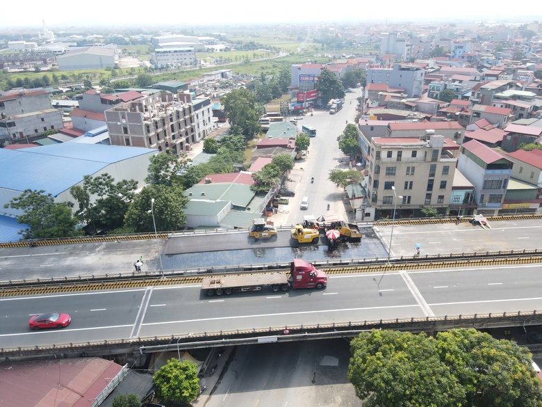 Cầu huyết mạch trên QL18 thông xe, tài xế vui mừng không còn lo tắc đường- Ảnh 10. Cầu huyết mạch trên QL18 thông xe, tài xế vui mừng không còn lo tắc đường- Ảnh 10.