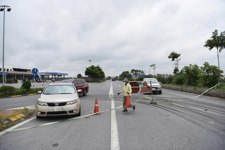 Cầu huyết mạch trên QL18 thông xe, tài xế vui mừng không còn lo tắc đường- Ảnh 14. Cầu huyết mạch trên QL18 thông xe, tài xế vui mừng không còn lo tắc đường- Ảnh 14.