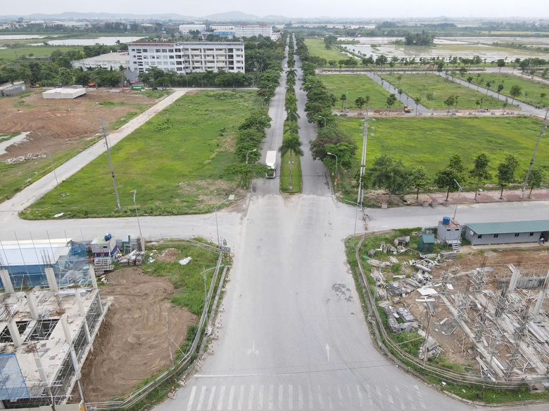 Cầu huyết mạch trên QL18 thông xe, tài xế vui mừng không còn lo tắc đường- Ảnh 15. Cầu huyết mạch trên QL18 thông xe, tài xế vui mừng không còn lo tắc đường- Ảnh 15.