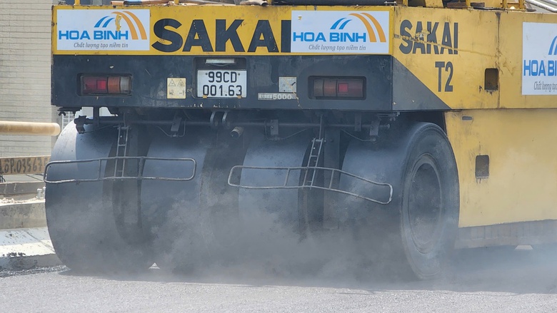 Cầu huyết mạch trên QL18 thông xe, tài xế vui mừng không còn lo tắc đường- Ảnh 3. Cầu huyết mạch trên QL18 thông xe, tài xế vui mừng không còn lo tắc đường- Ảnh 3.