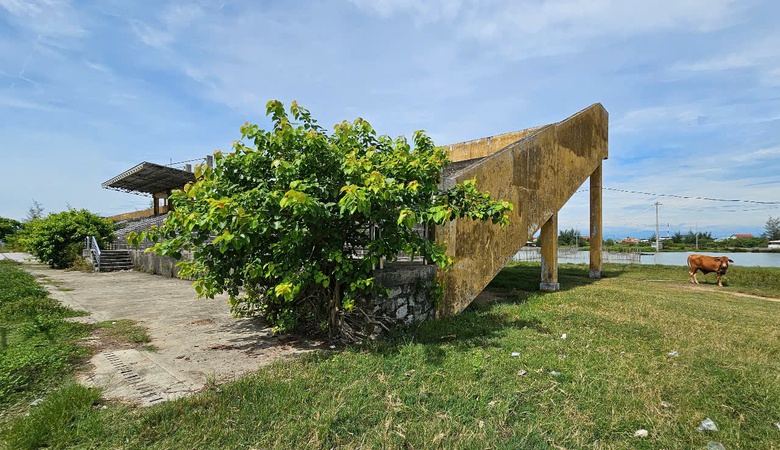 Huế: Sớm cải tạo, n&acirc;ng cấp trung t&acirc;m văn h&oacute;a thể thao 21 tỷ đồng bỏ hoang- Ảnh 4.