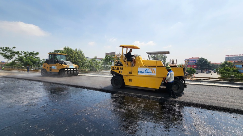 Cầu huyết mạch trên QL18 thông xe, tài xế vui mừng không còn lo tắc đường- Ảnh 7. Cầu huyết mạch trên QL18 thông xe, tài xế vui mừng không còn lo tắc đường- Ảnh 7.