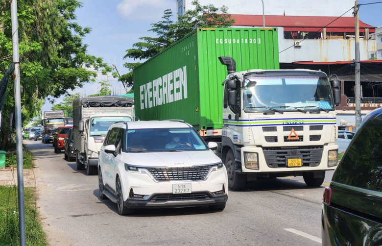 Cầu huyết mạch trên QL18 thông xe, tài xế vui mừng không còn lo tắc đường- Ảnh 18. Cầu huyết mạch trên QL18 thông xe, tài xế vui mừng không còn lo tắc đường- Ảnh 18.