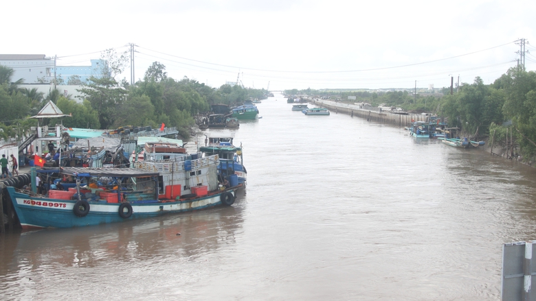 C&agrave; Mau: Nhiều vị tr&iacute; sạt lở nguy cơ đe doạ sản xuất, g&acirc;y hư hỏng đường giao th&ocirc;ng- Ảnh 1.